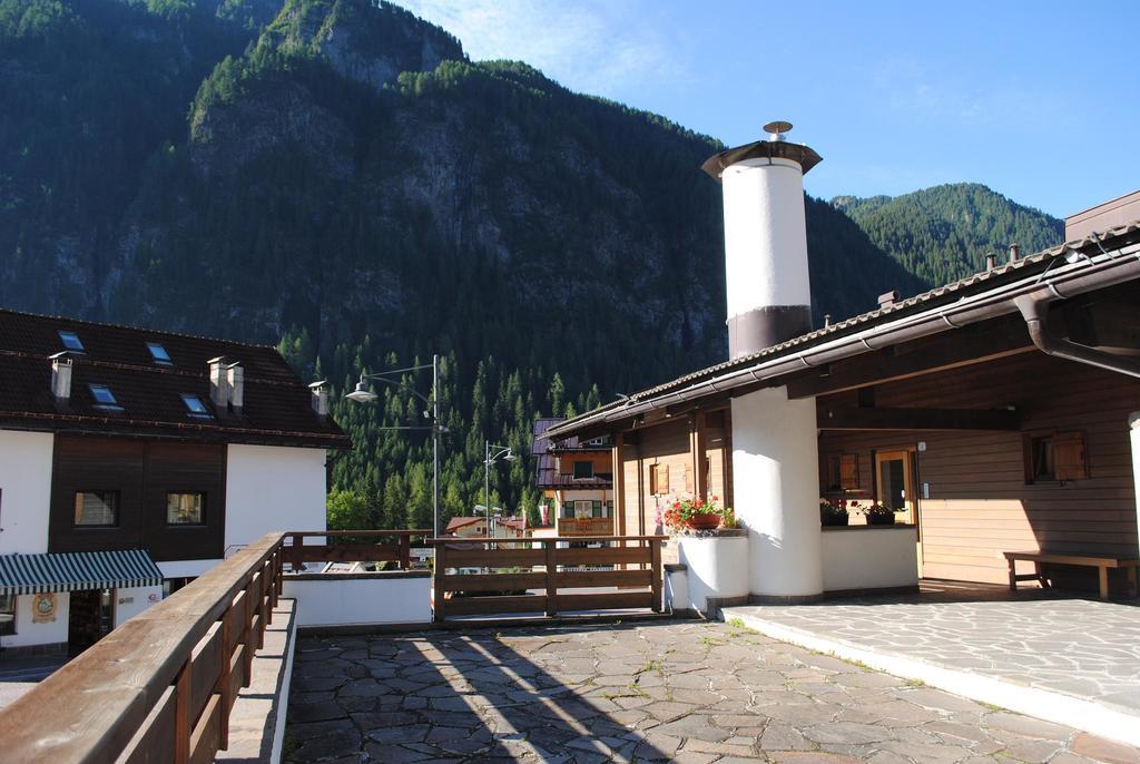 Bed and Breakfast Garnì Tobià à Campitello di Fassa Extérieur photo
