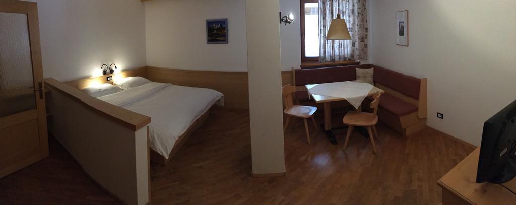 Bed and Breakfast Garnì Tobià à Campitello di Fassa Extérieur photo
